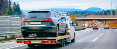 Auto wird abgeschleppt